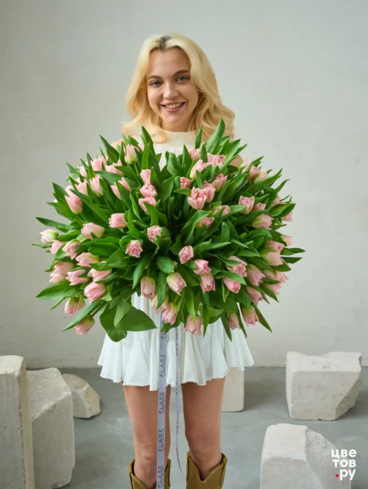 101 розовый тюльпан 
