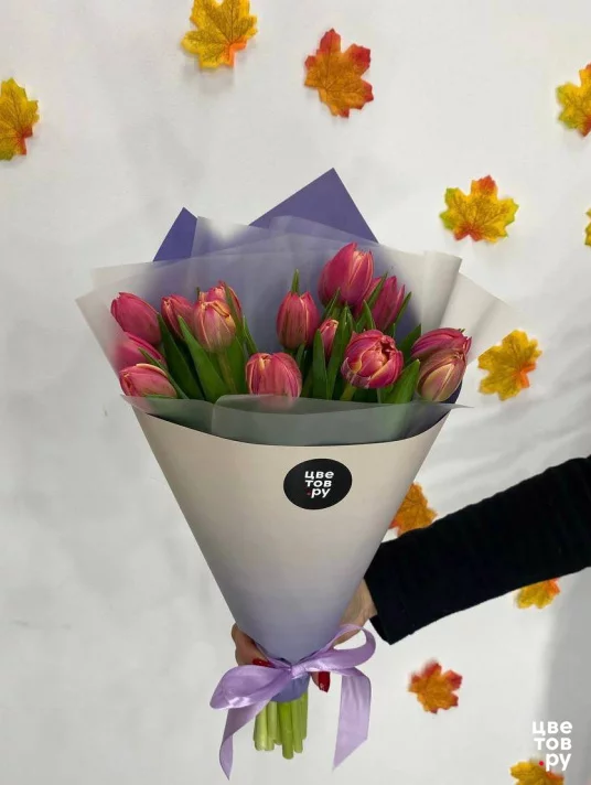 Букет с розовыми тюльпанами